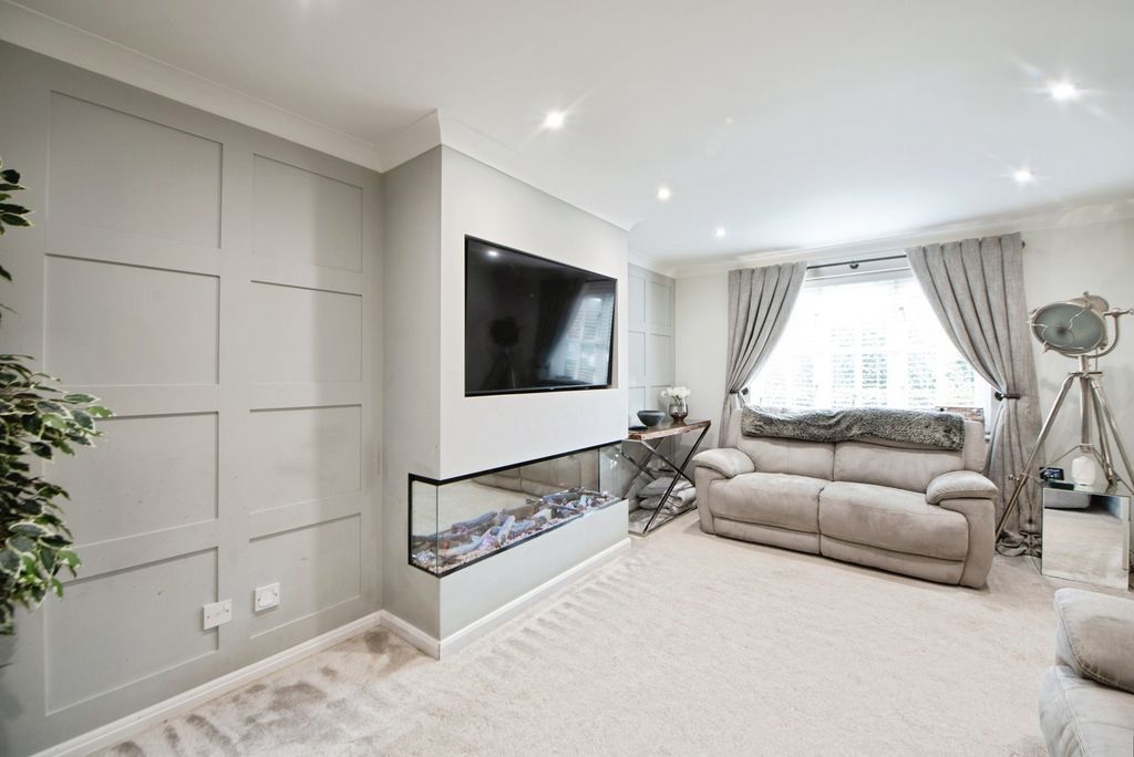 Property photo 2 of 22 Pbox-Img.Jpg