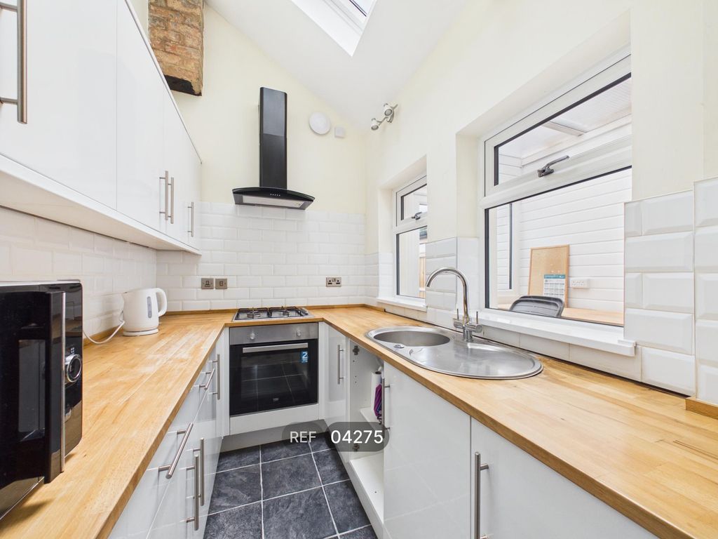 Property photo 3 of 19 Kitchen