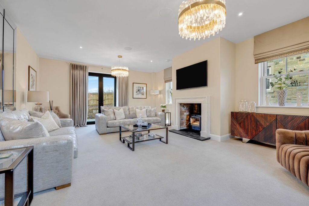 Property photo 2 of 21