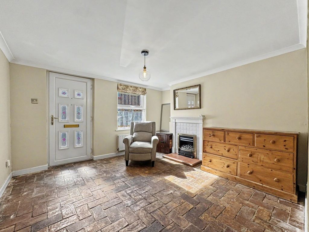 Property photo 2 of 28