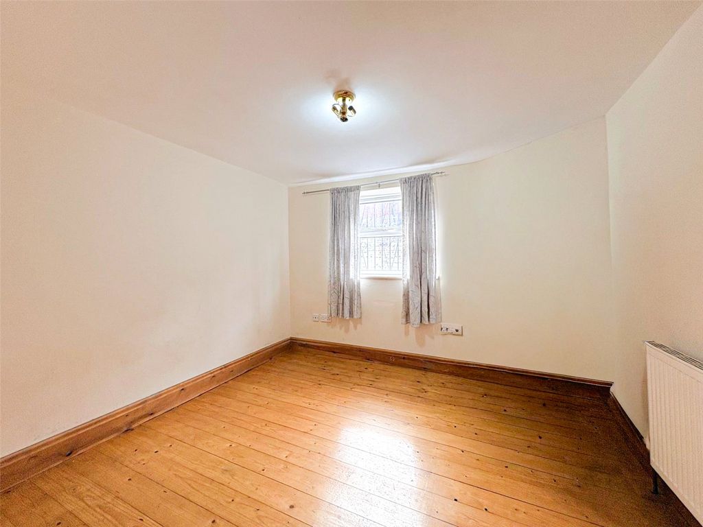 Property photo 3 of 14 Picture No. 05