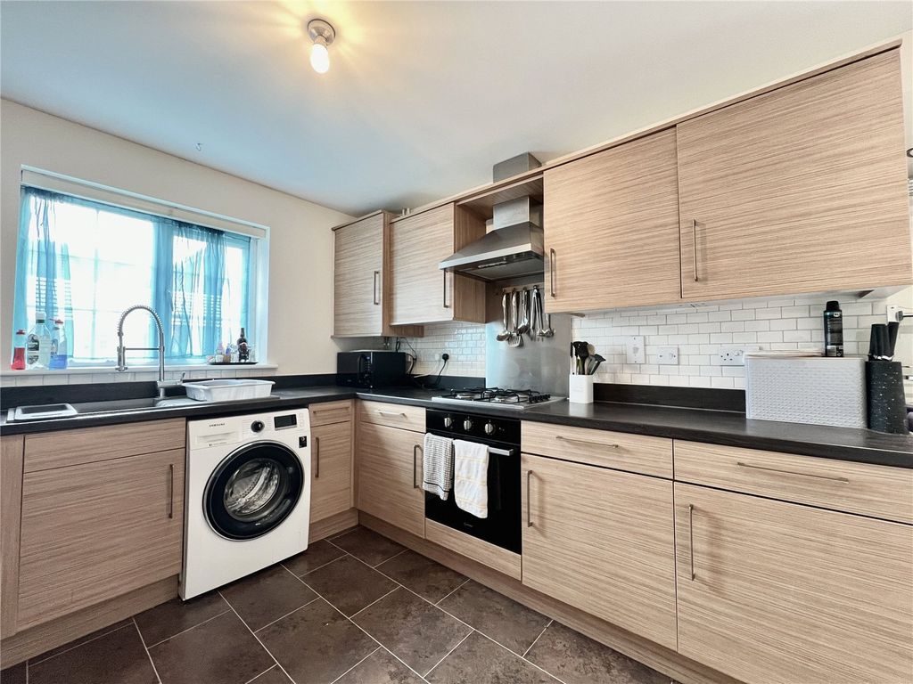 Property photo 2 of 19 Picture No. 16
