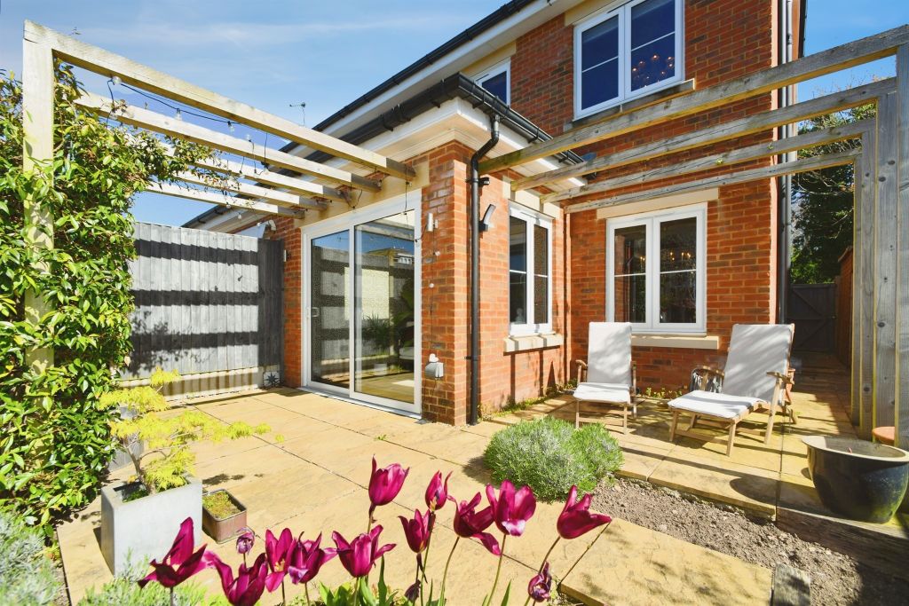 Property photo 2 of 20