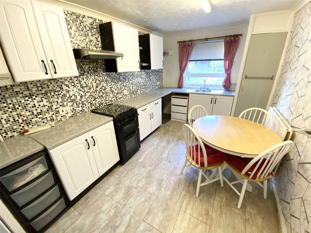 Property photo 2 of 8 Picture No. 32