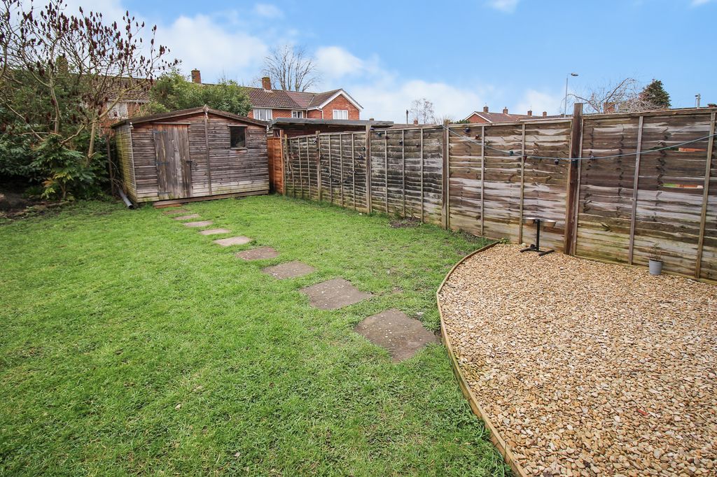 Property photo 2 of 9 Garden