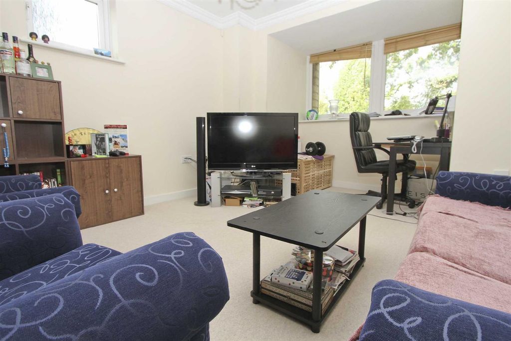 Property photo 2 of 7 Living Room