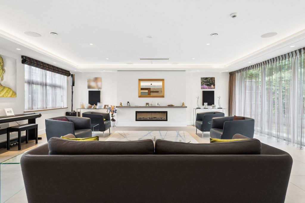 Property photo 3 of 21