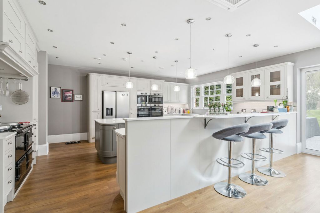 Property photo 2 of 25