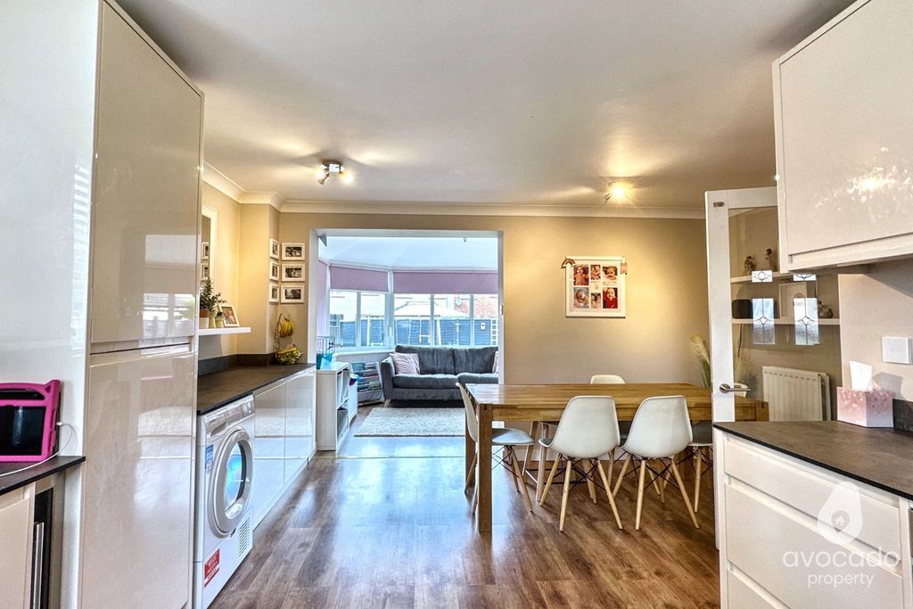 Property photo 3 of 14 4245503