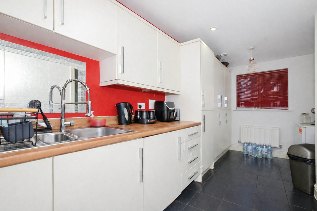 Property photo 2 of 15 Kitchen