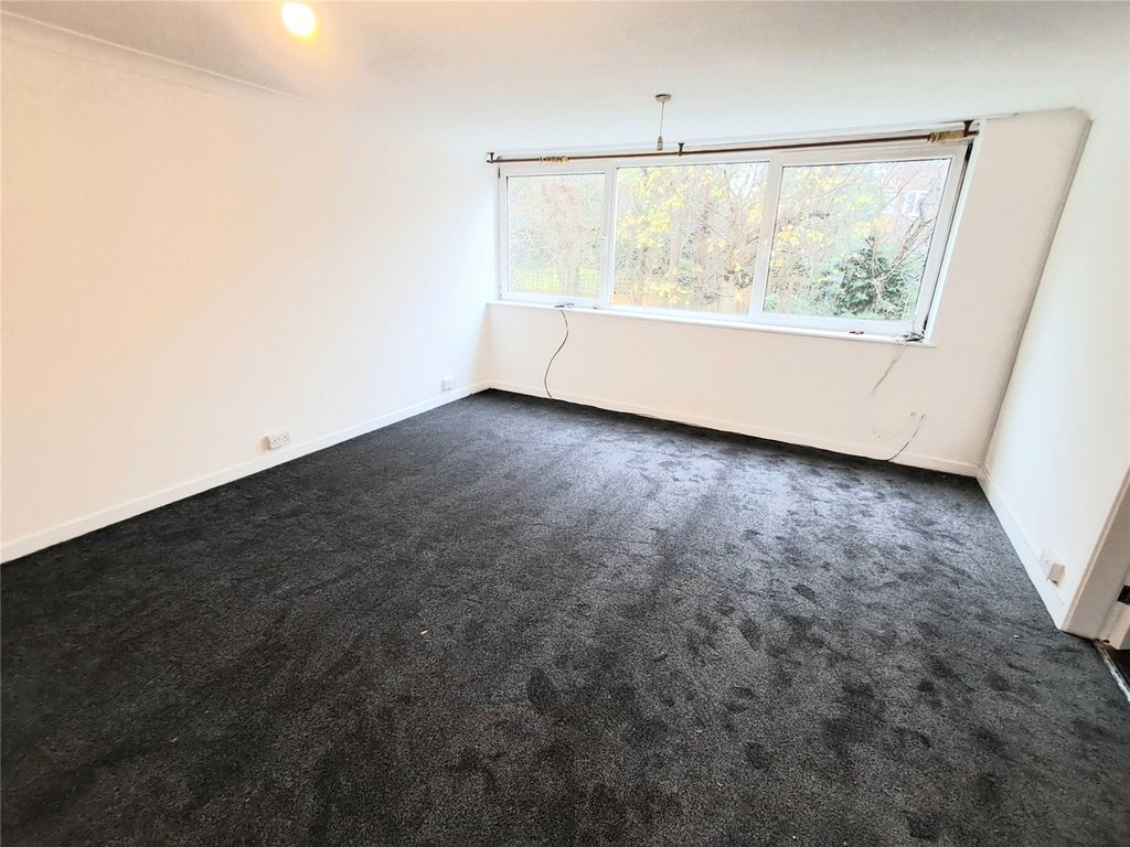 Property photo 2 of 12 Lounge