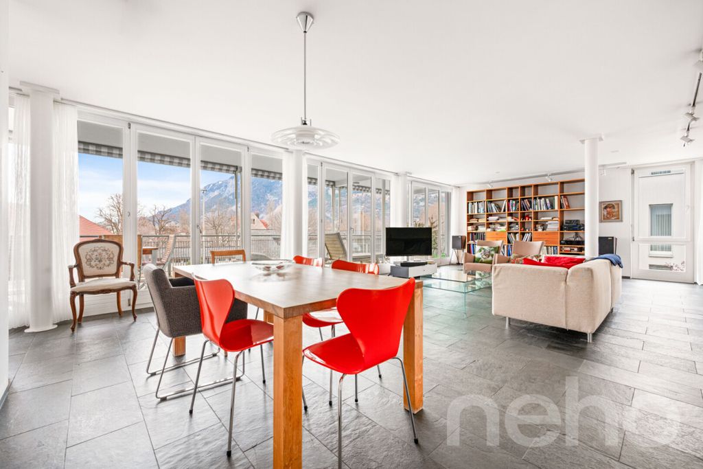 Property photo 3 of 12