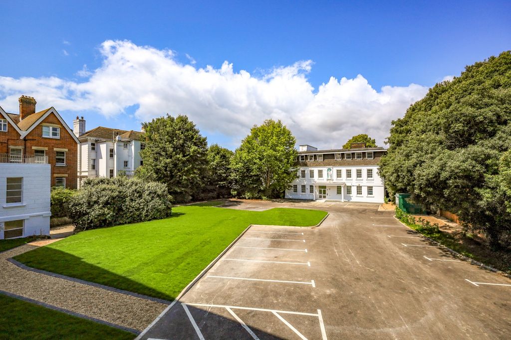 Property photo 3 of 8