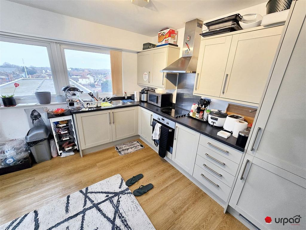 Property photo 2 of 10 Kitchen