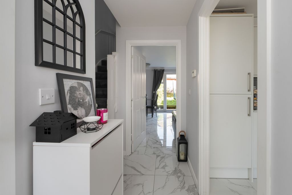 Property photo 2 of 21 Dsc_1181 Copy