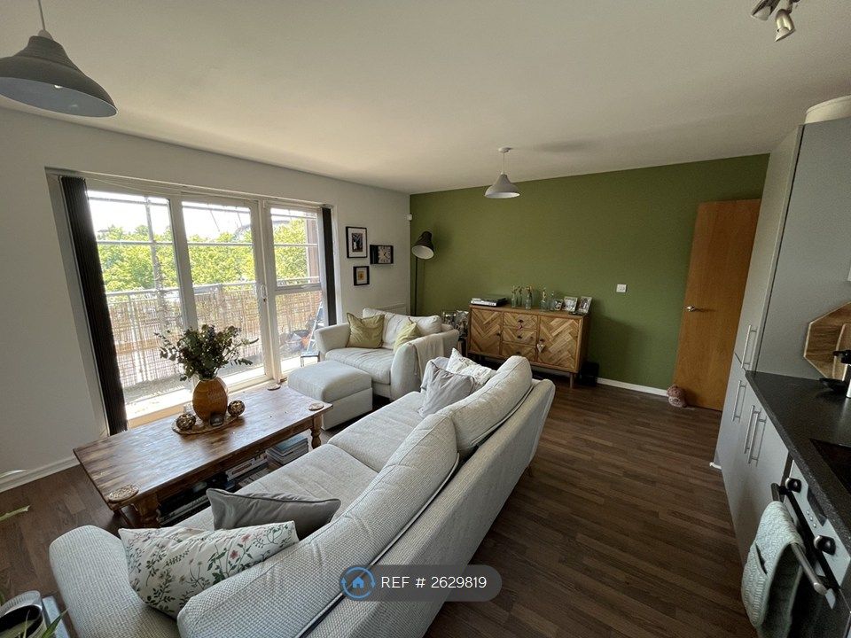 Property photo 2 of 9 Living Room/Kitchen