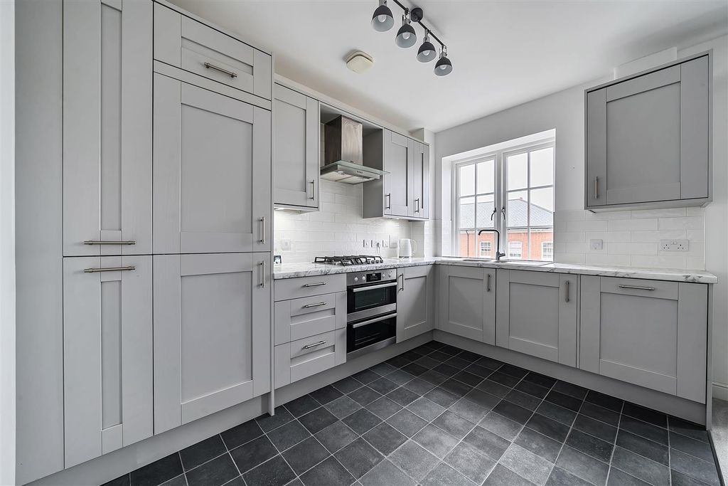 Property photo 3 of 24 Kitchen