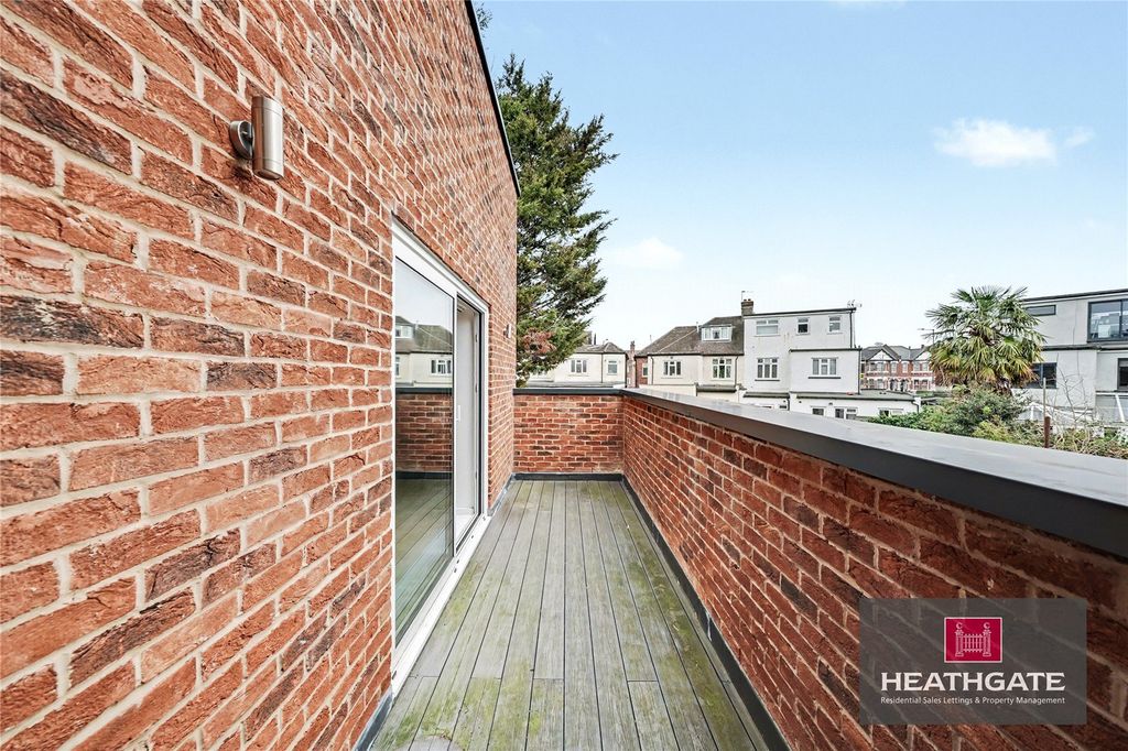 Property photo 3 of 11 Picture-No-20-46