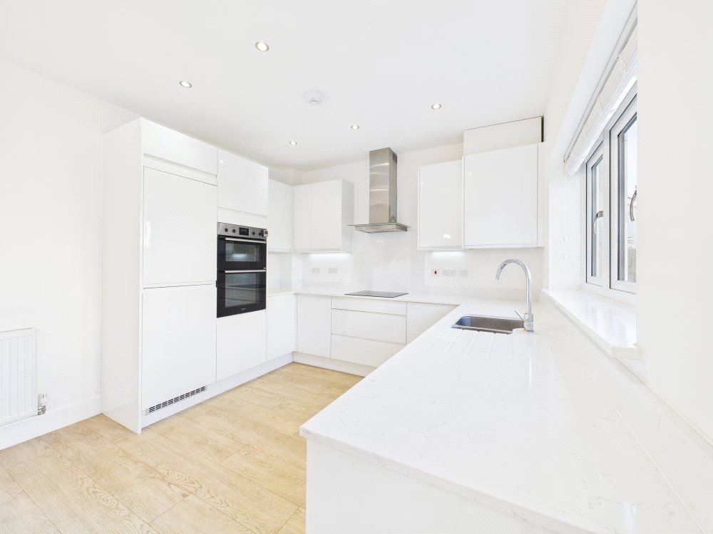 Property photo 3 of 16 Picture No. 21