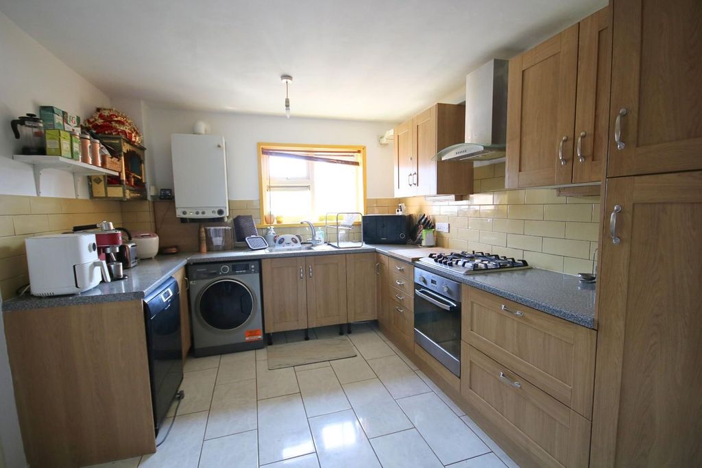 Property photo 3 of 10 Kitch1 (4).Jpg