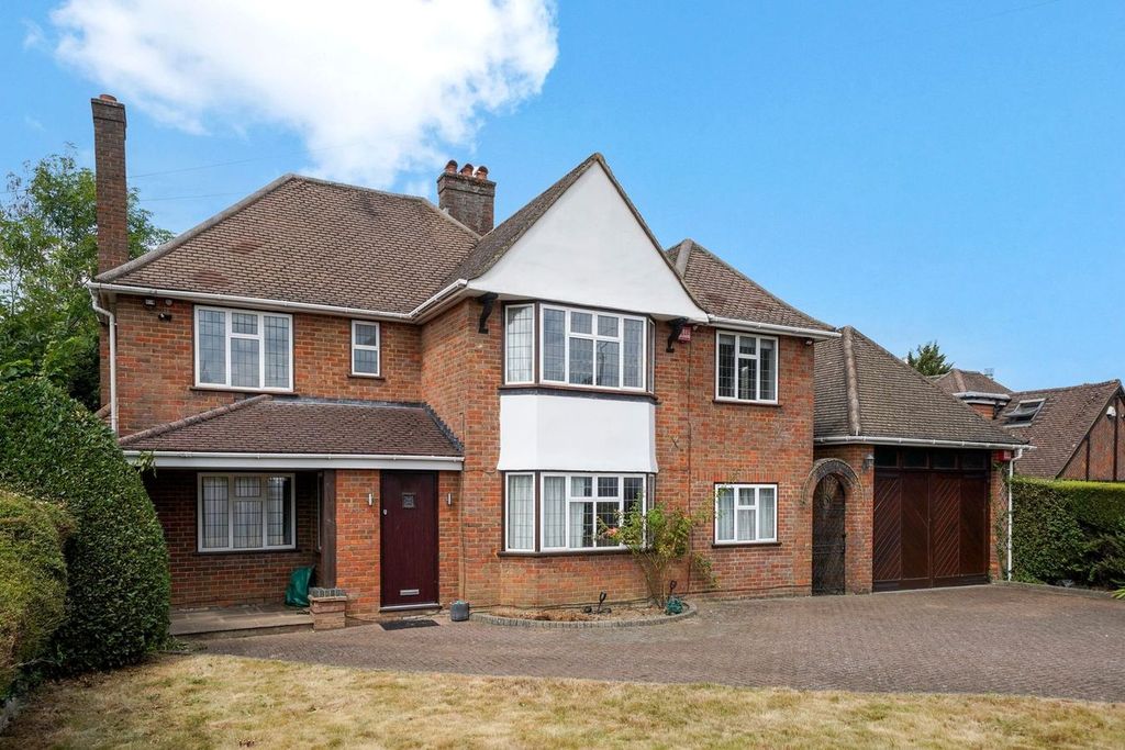 Property photo 1 of 32