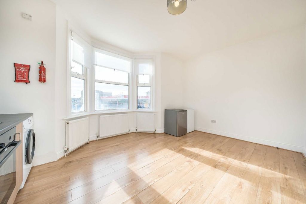 Property photo 3 of 6