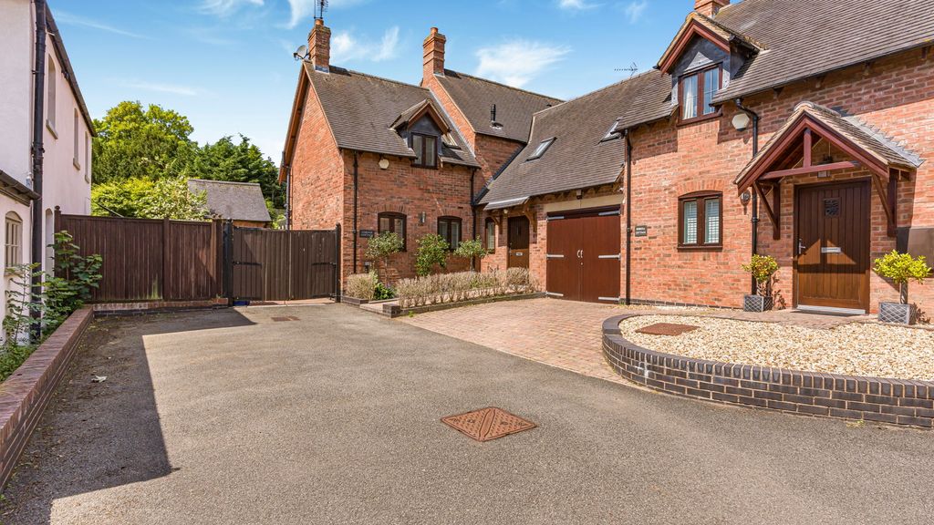 Property photo 1 of 33