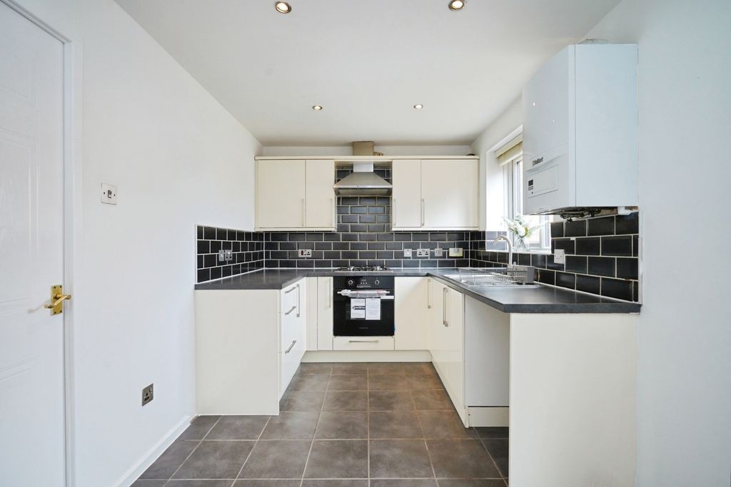 Property photo 3 of 16 Kitchen