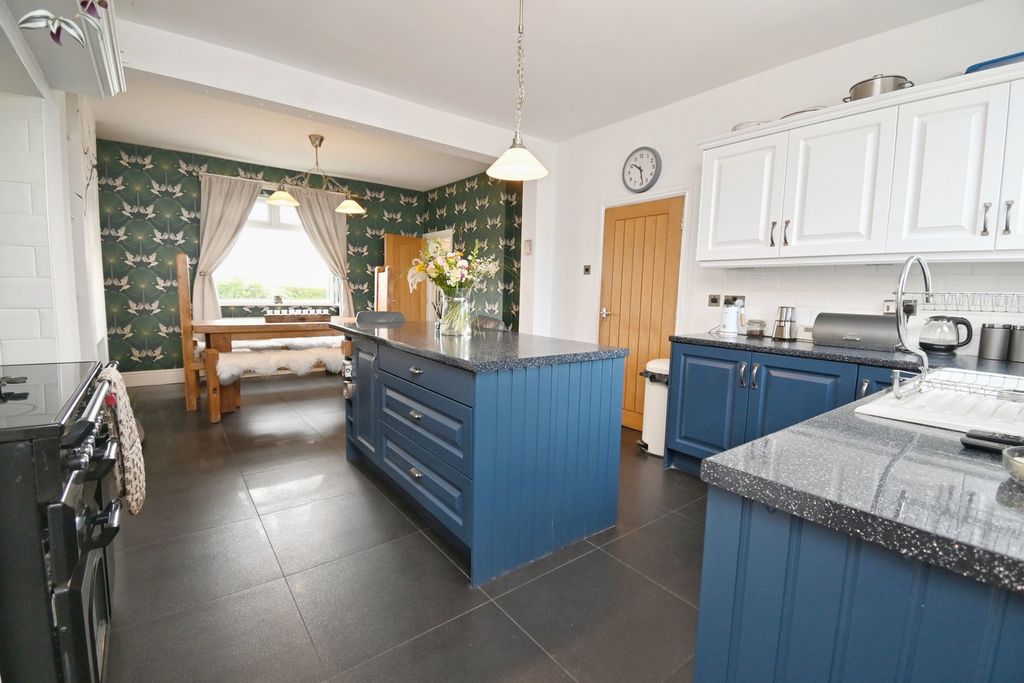 Property photo 2 of 30