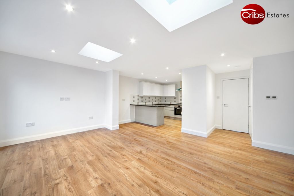 Property photo 3 of 11 Gallery