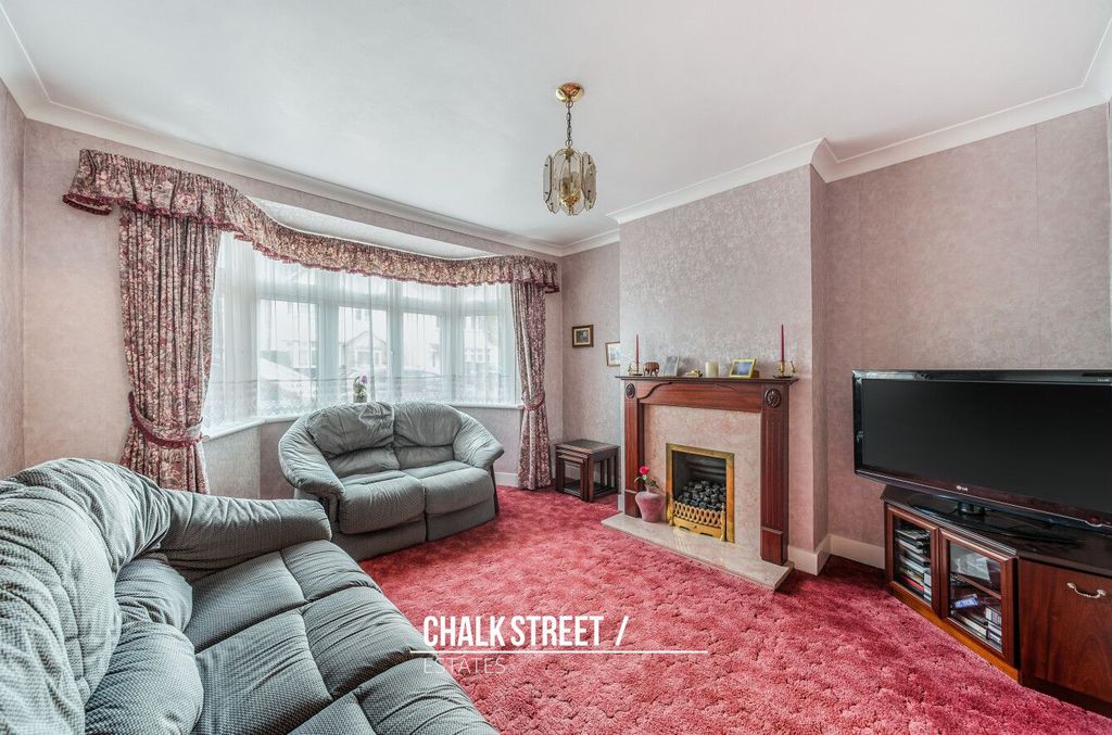 Property photo 2 of 27