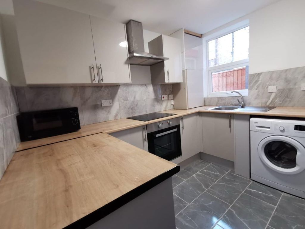 Property photo 2 of 31