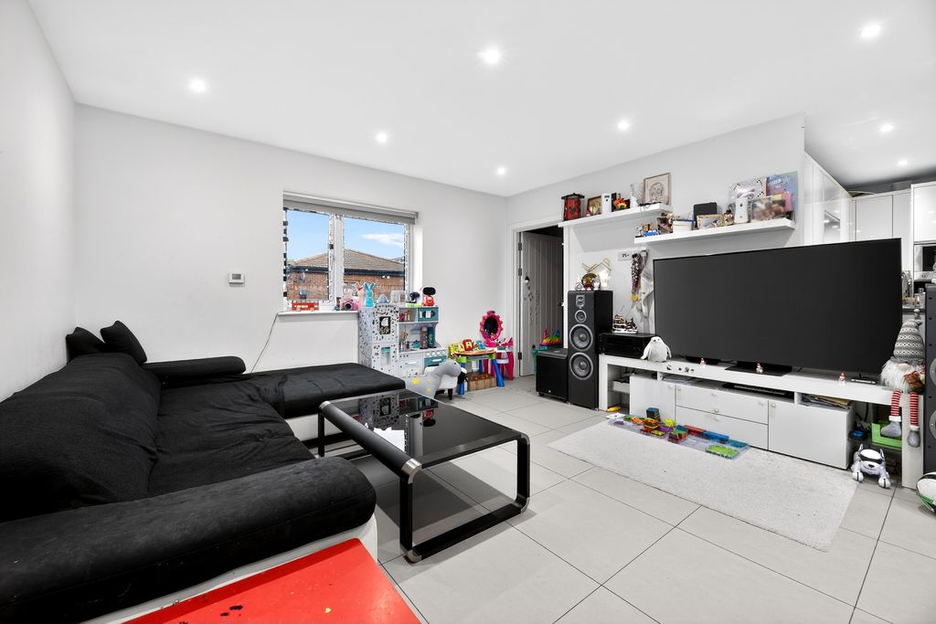 Property photo 3 of 20