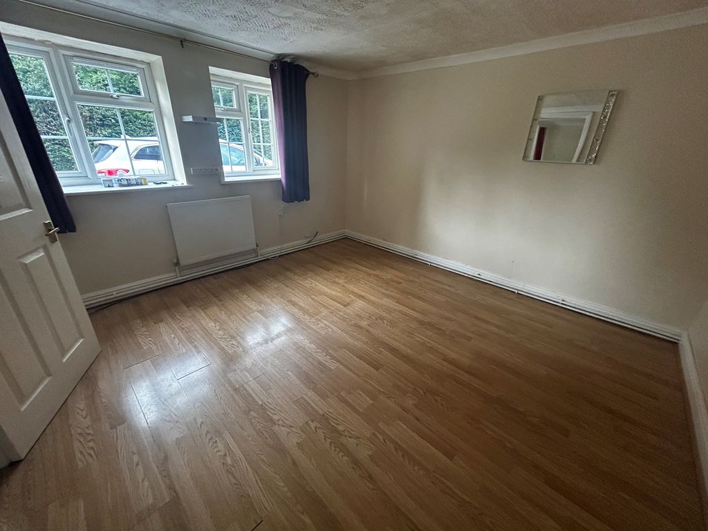 Property photo 3 of 5 Bedroom