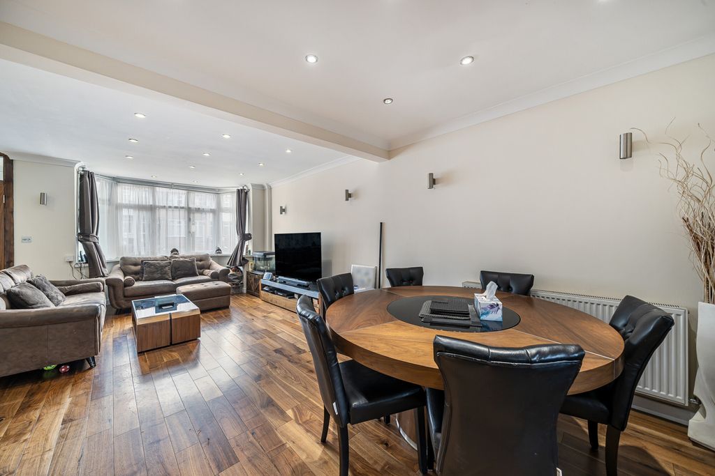 Property photo 3 of 30 1332425-1-688A45d...