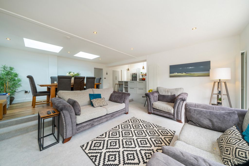 Property photo 3 of 33 Photo 13