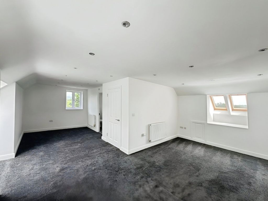 Property photo 3 of 38