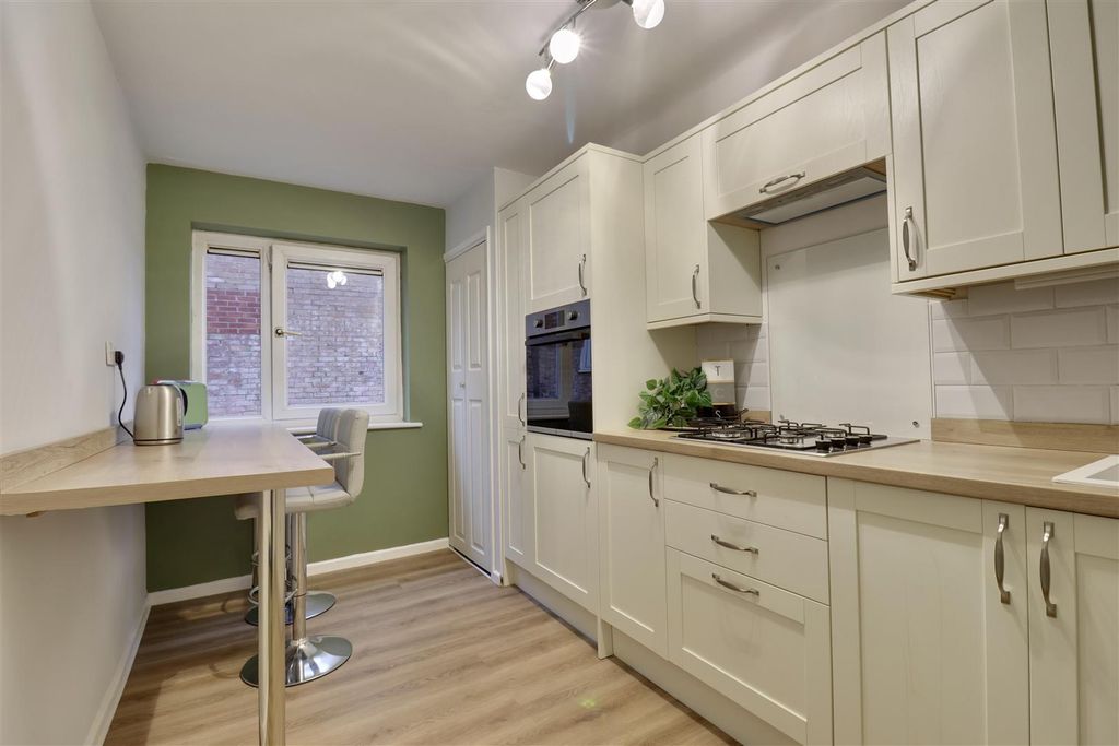 Property photo 2 of 13 F1333A1B-Babf-493E-B7D3-3E35Cf361476_1_201_A.Jpeg