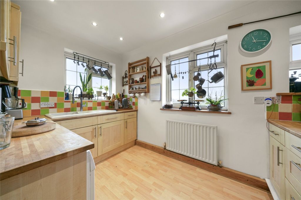 Property photo 3 of 9 Kitchen