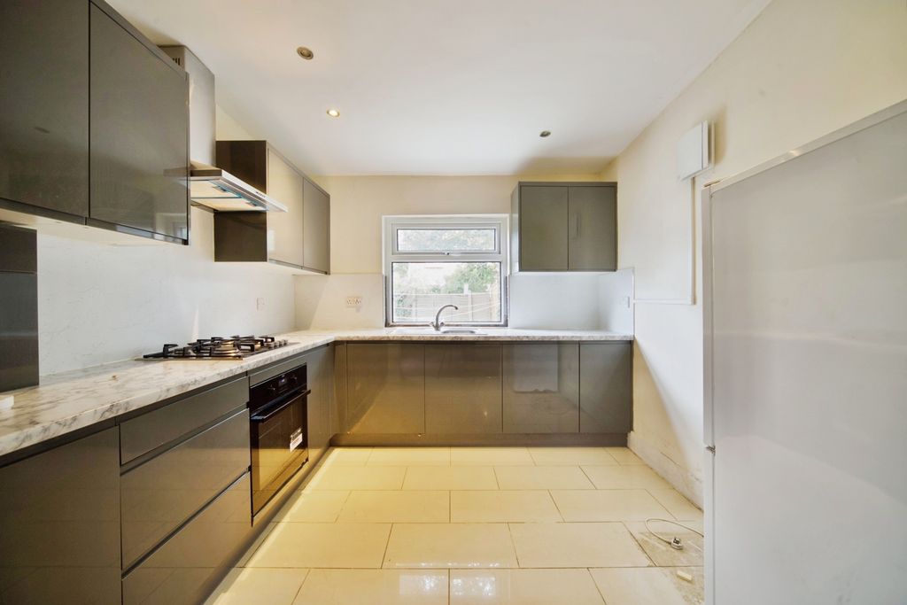 Property photo 2 of 14 Photo