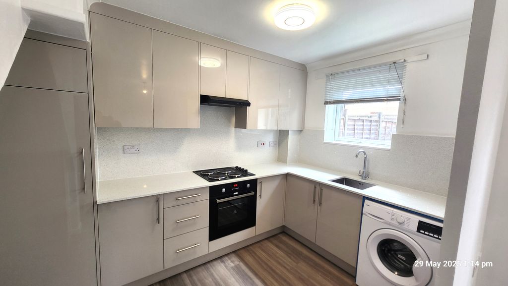 Property photo 1 of 10 Kitchen 