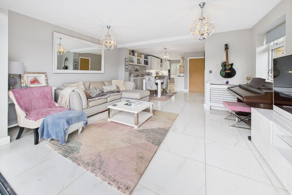 Property photo 3 of 30