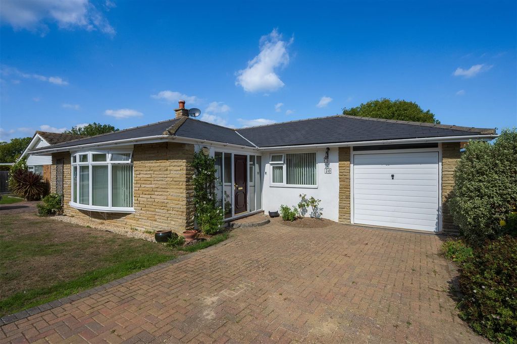 Property photo 1 of 19 Woodvale Avenue, Chestfield, Whitstable