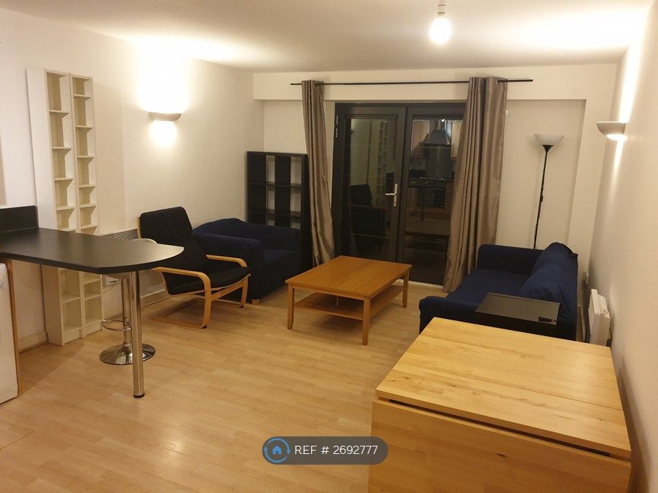 Property photo 3 of 11 Living Room