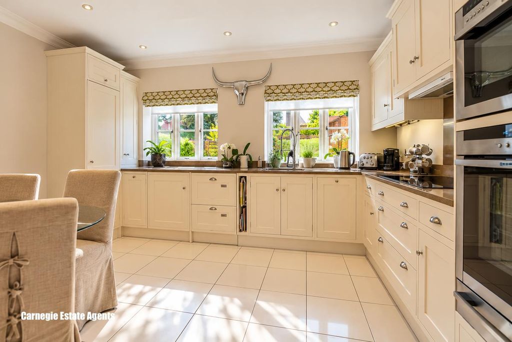 Property photo 3 of 23 Kitchen