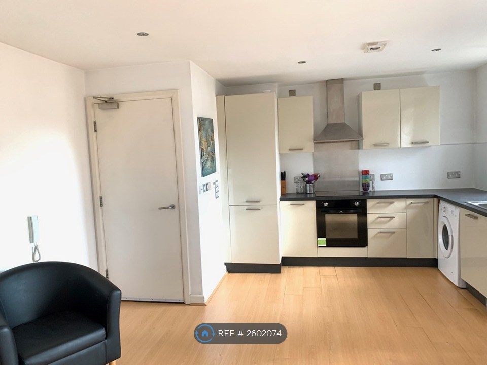 Property photo 2 of 12 Kitchen