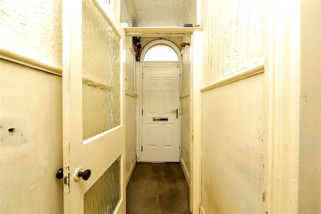 Property photo 2 of 17 Picture No. 30