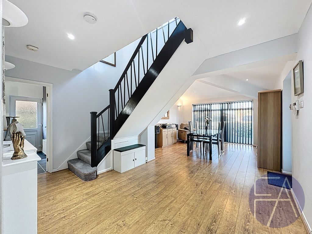 Property photo 3 of 58 4697786