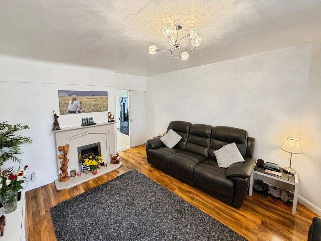 Property photo 3 of 29 9A599E8c-3-49Ab-A19A-F7B772D9Dbc5-1286-00000094055