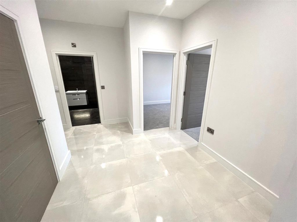 Property photo 3 of 12 Entrance Hall.Jpg